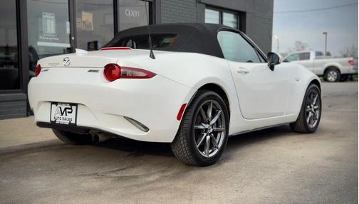 Crystal White Pearl 2016 Mazda MX-5 Miata Grand Touring