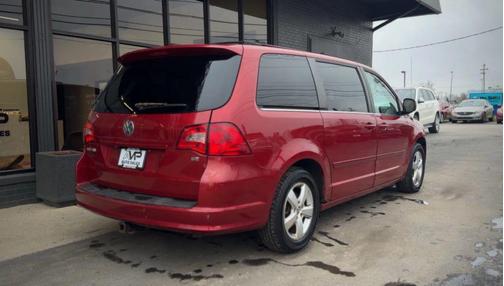 2010 Volkswagen Routan SE