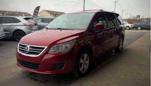 2010 Volkswagen Routan SE