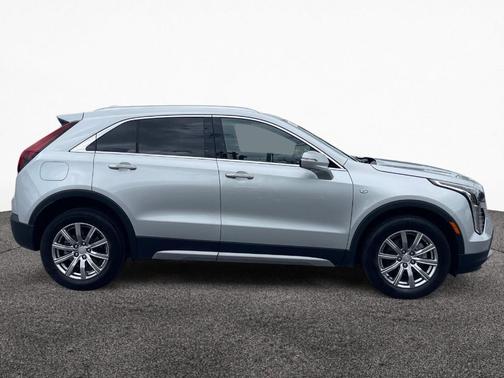 2022 Cadillac XT4 Premium Luxury
