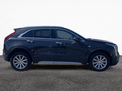 2022 Cadillac XT4 Premium Luxury