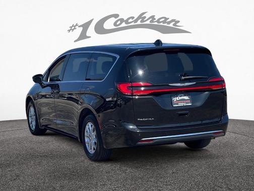 2023 Chrysler Pacifica Touring-L