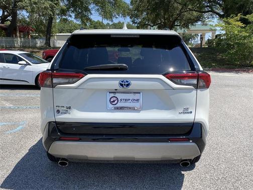 2022 Toyota RAV4 Hybrid SE