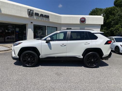 2022 Toyota RAV4 Hybrid SE