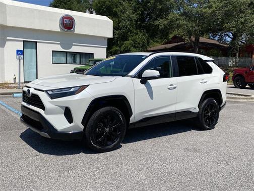 2022 Toyota RAV4 Hybrid SE