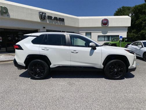 2022 Toyota RAV4 Hybrid SE