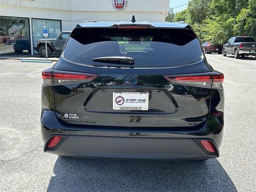 2024 Toyota Highlander Hybrid XLE