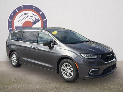 2022 Chrysler Pacifica Touring-L