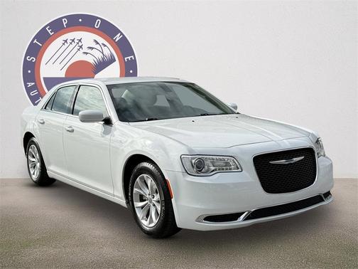 2022 Chrysler 300 Touring