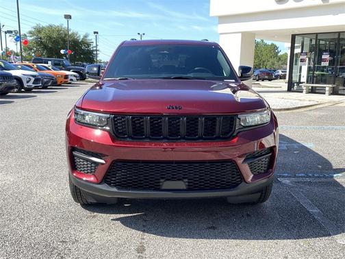 2025 Jeep Grand Cherokee Laredo