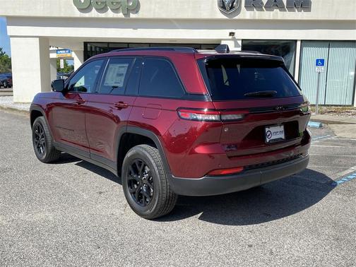 2025 Jeep Grand Cherokee Laredo