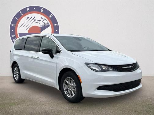 2025 Chrysler Voyager LX