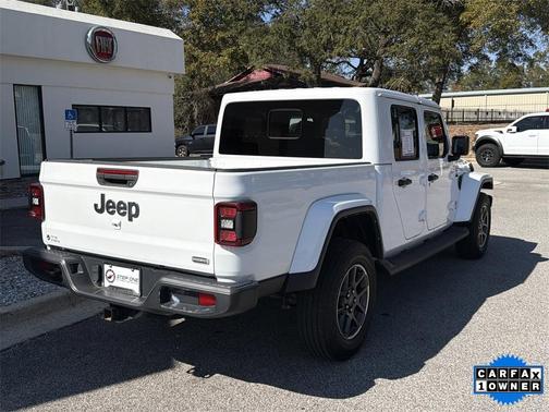 2022 Jeep Gladiator Overland