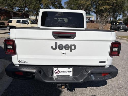 2022 Jeep Gladiator Overland