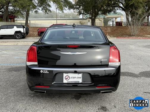 2022 Chrysler 300 Touring