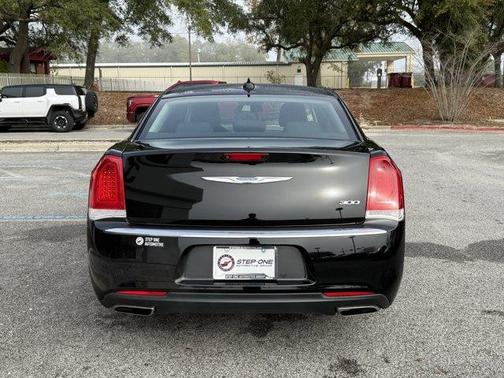 2022 Chrysler 300 Touring