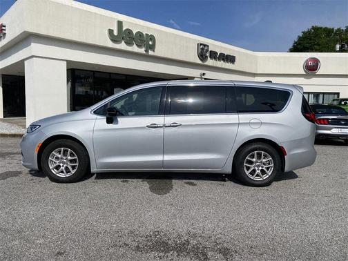 2024 Chrysler Pacifica Touring-L