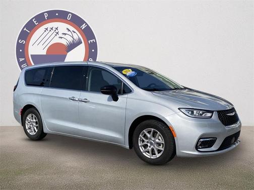 2024 Chrysler Pacifica Touring-L
