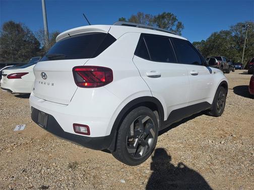 2023 Hyundai VENUE SEL