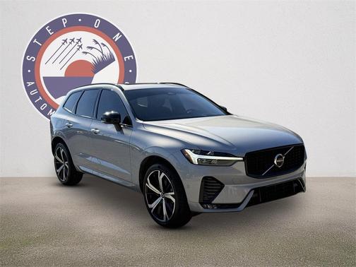 2023 Volvo XC60 B5 Ultimate Dark Theme
