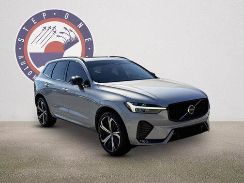 2023 Volvo XC60 B5 Ultimate Dark Theme