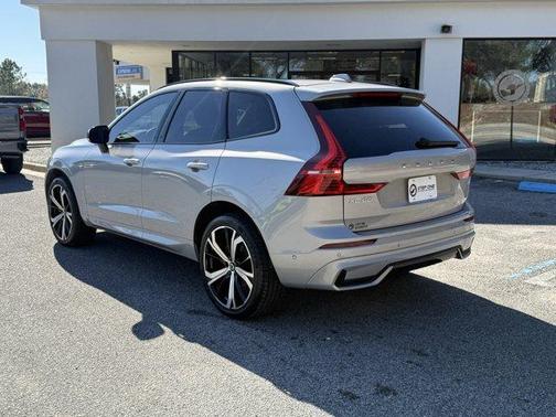 2023 Volvo XC60 B5 Ultimate Dark Theme