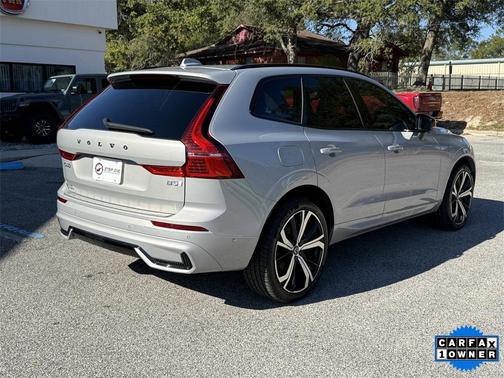2023 Volvo XC60 B5 Ultimate Dark Theme