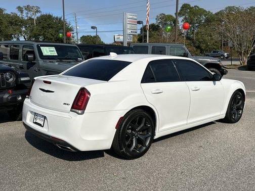 2021 Chrysler 300 Touring