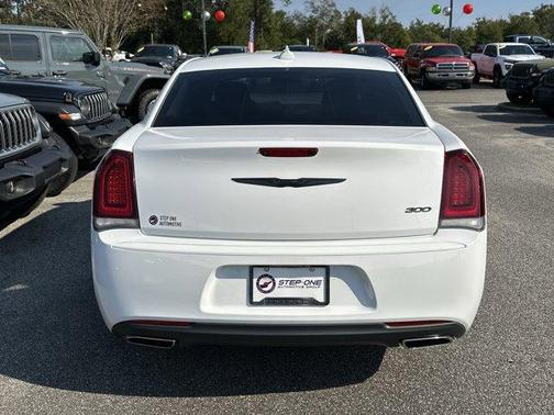 2021 Chrysler 300 Touring