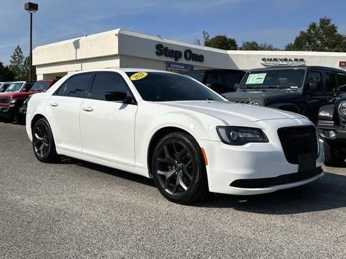 2021 Chrysler 300 Touring