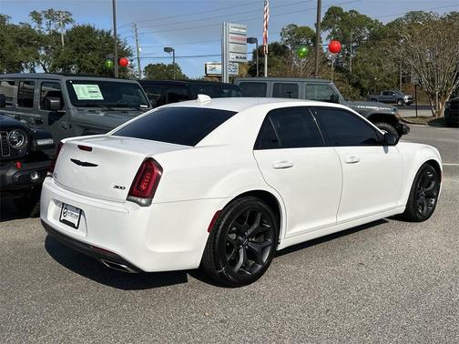 2021 Chrysler 300 Touring