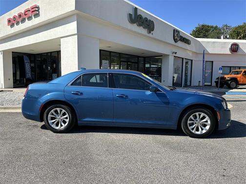 2022 Chrysler 300 Touring