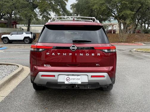 2024 Nissan Pathfinder SL