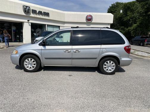2006 Chrysler Town & Country Base
