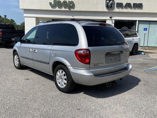 2006 Chrysler Town & Country Base