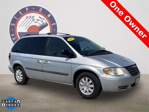 2006 Chrysler Town & Country Base