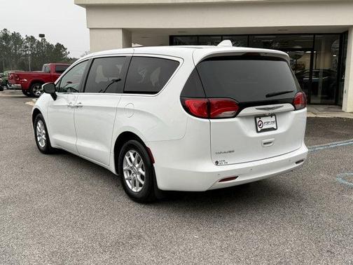 2020 Chrysler Voyager LX