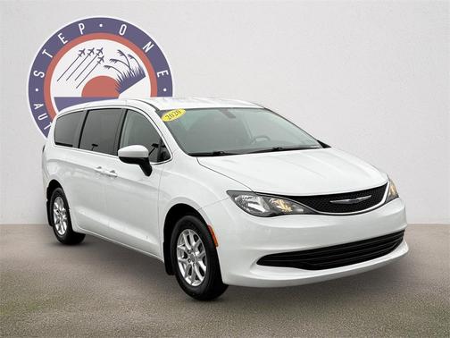 2020 Chrysler Voyager LX