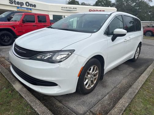 2020 Chrysler Voyager LX