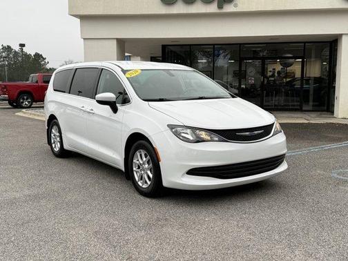 2020 Chrysler Voyager LX