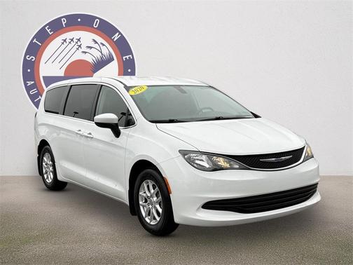 2020 Chrysler Voyager LX