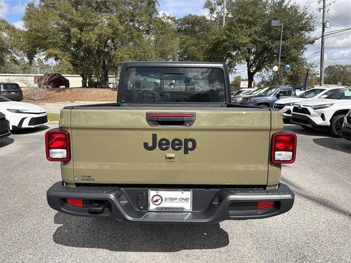2026 Jeep Gladiator Sport
