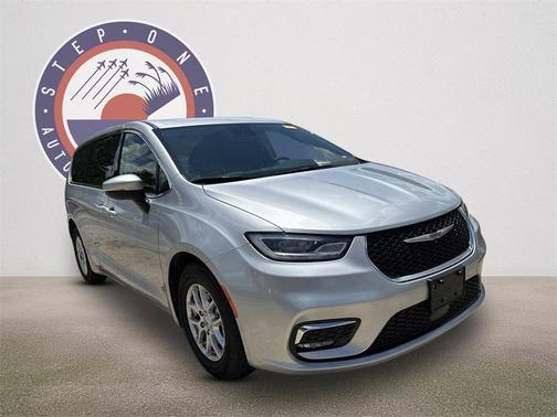 2023 Chrysler Pacifica Touring-L