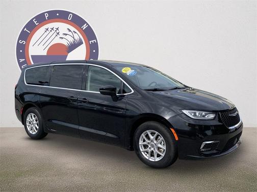 2023 Chrysler Pacifica Touring-L