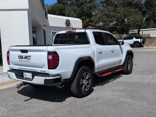 2025 GMC Canyon AT4