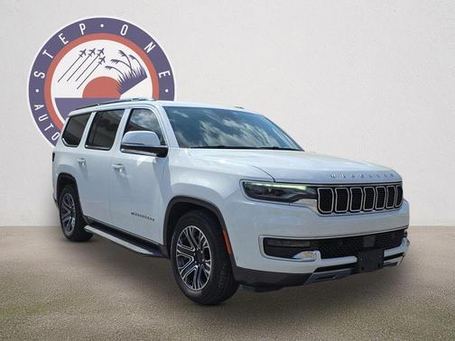 Bright White Clearcoat 2022 Jeep Wagoneer Series III