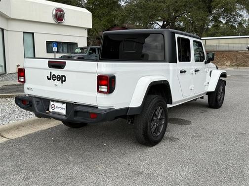 2024 Jeep Gladiator Sport
