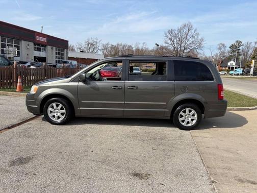 2010 Chrysler Town & Country Touring