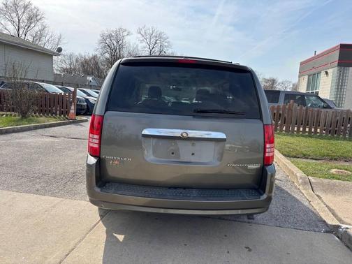 2010 Chrysler Town & Country Touring