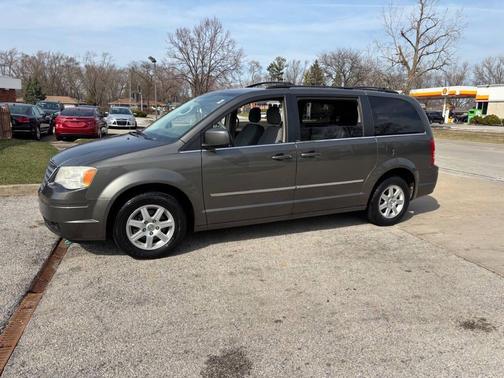 2010 Chrysler Town & Country Touring